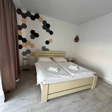 Levodr Hotel Velyatyn