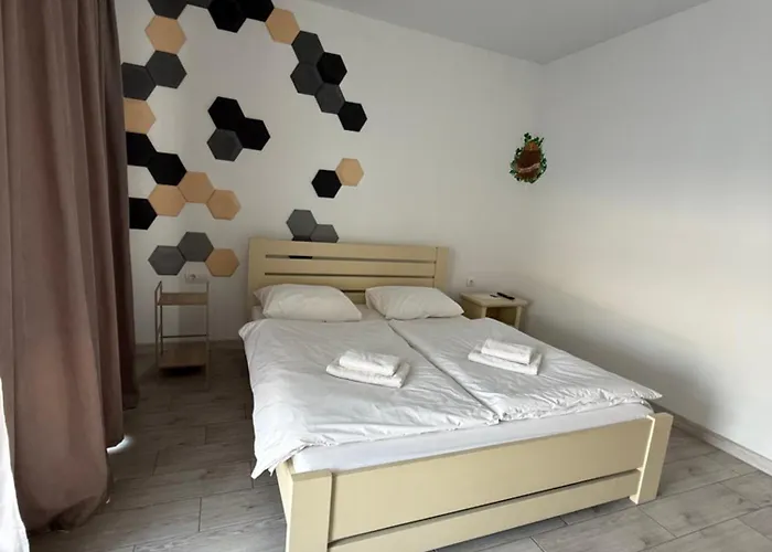 Levodr Hotel Velyatyn